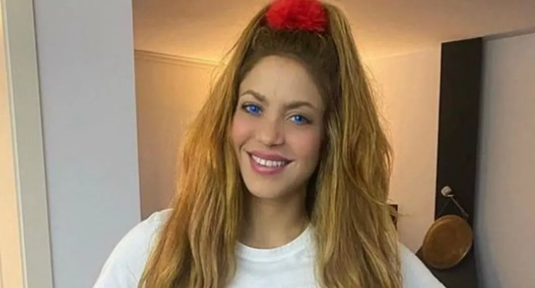 Shakira se coló en una fila en Halloween y periodista española de Socialité se compadece de Piqué por ataques que recibe.