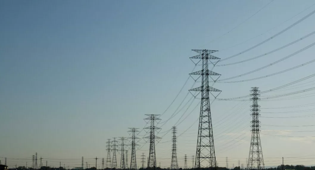 Tributaria: aumentarían tarifas de energía por punto sobre zonas francas, advierte la Asociación Nacional de Empresas Generadoras (Andeg).