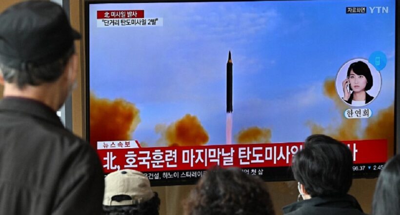 Imagen del lanzamiento de misiles en Corea. 