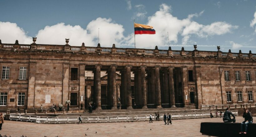 Partido Liberal de Colombia pega la vuelta y sí apoyará reforma tributaria