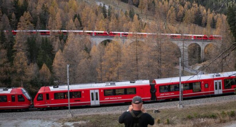 Imagen de la máquina en Suiza que puso en marcha el tren de pasajeros más largo del mundo con 100 vagones