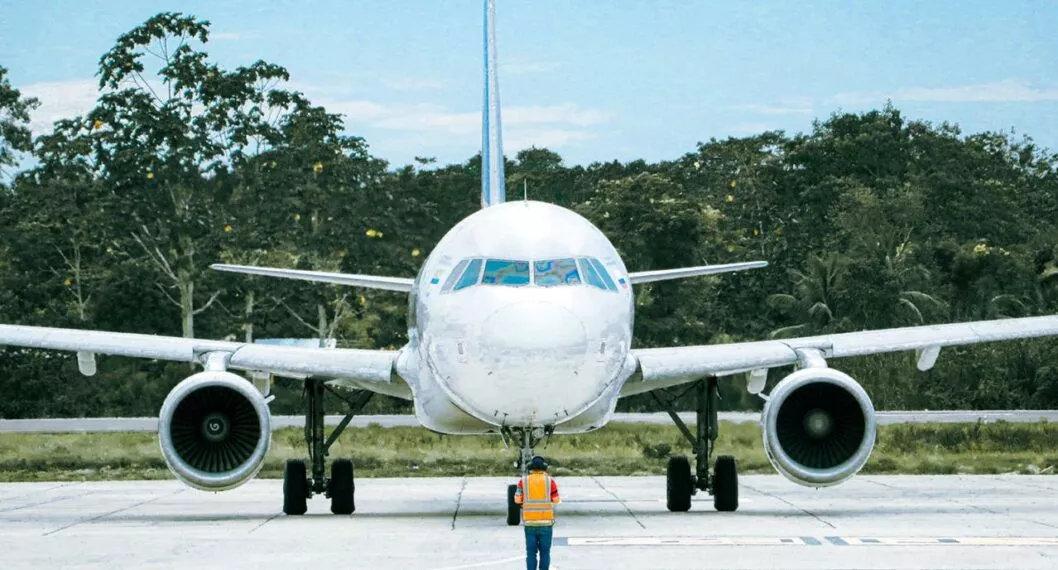 Un avión por vuelos entre Colombia y Venezuela