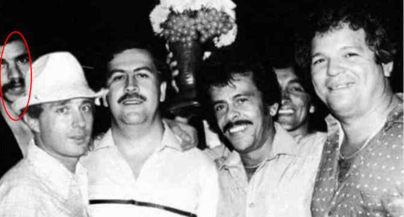 Verdad detrás de foto falsa de Álvaro Uribe y Pablo Escobar que circula por redes sociales.