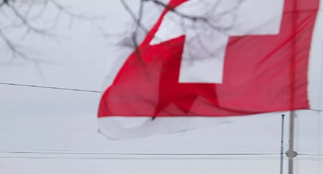 Foto de bandera de Suiza a propósito de la visa de trabajo y cómo pedirla