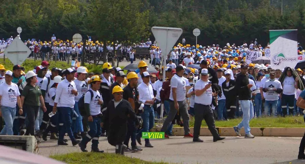 os cientos de manifestantes del sector minero piden que sean escuchados, pues, de acuerdo con ellos, serán afectados con la reforma tributaria