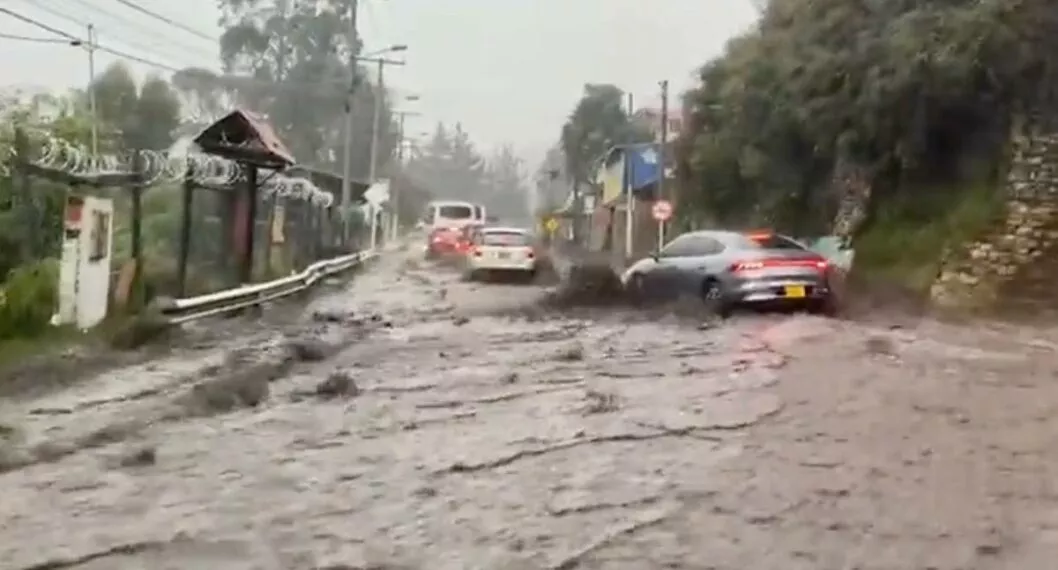 Foto de inundación en La Calera que causó un muerto y arrasó árboles