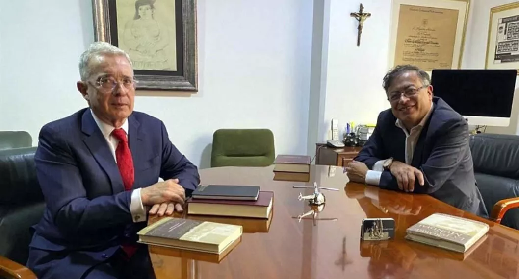 Álvaro Uribe le dio un fuerte espaldarazo a Petro en sus primeros 100 días de gestión como gobernante. Sin embargo, enumeró algunos reparos que tiene. 