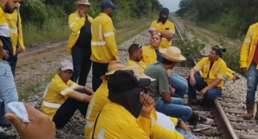 Trabajadores despedidos de Cerrejón bloquearon la línea férrea