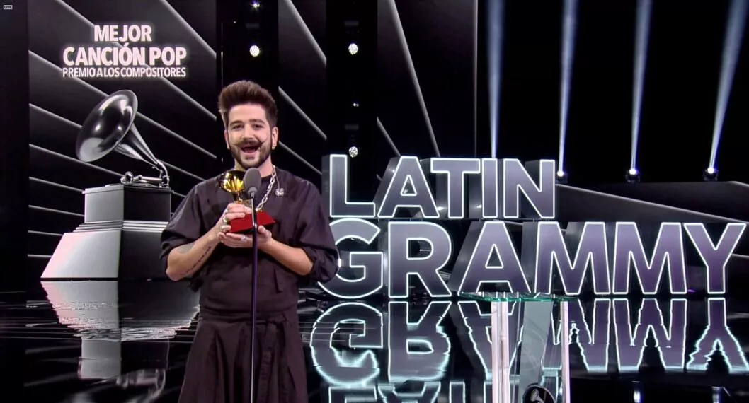 Camilo en los Latin Grammy ilustra nota sobre premios que reciben ganadores y nominados
