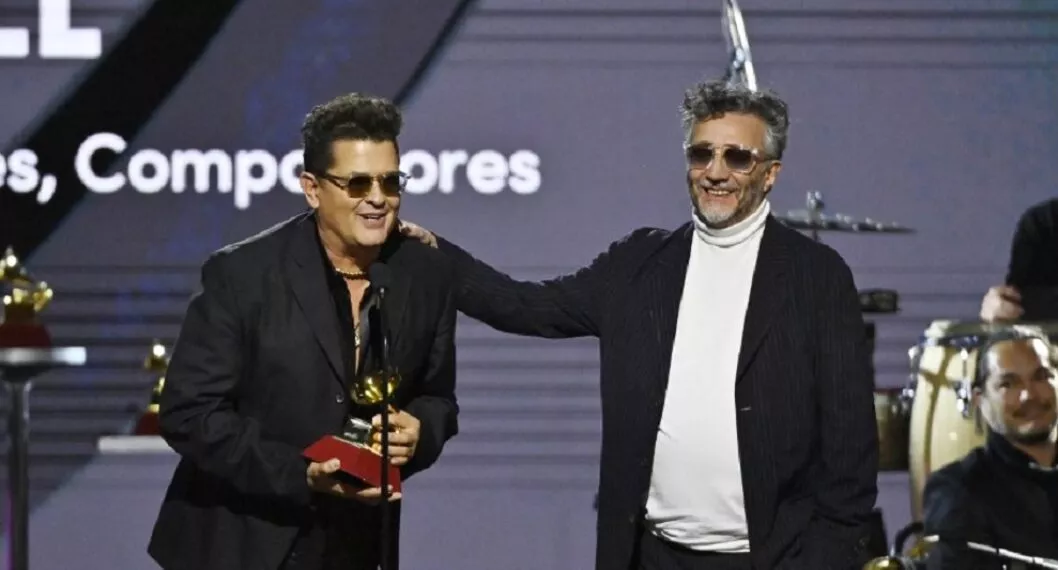 Carlos Vives y Fito Páez, en la entrega de los Latin Grammy. 
