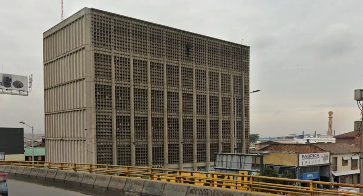 En Bogotá está uno de los edificios más feos, el cual perteneció al Banco Cafetero. Le contamos la historia del lugar.