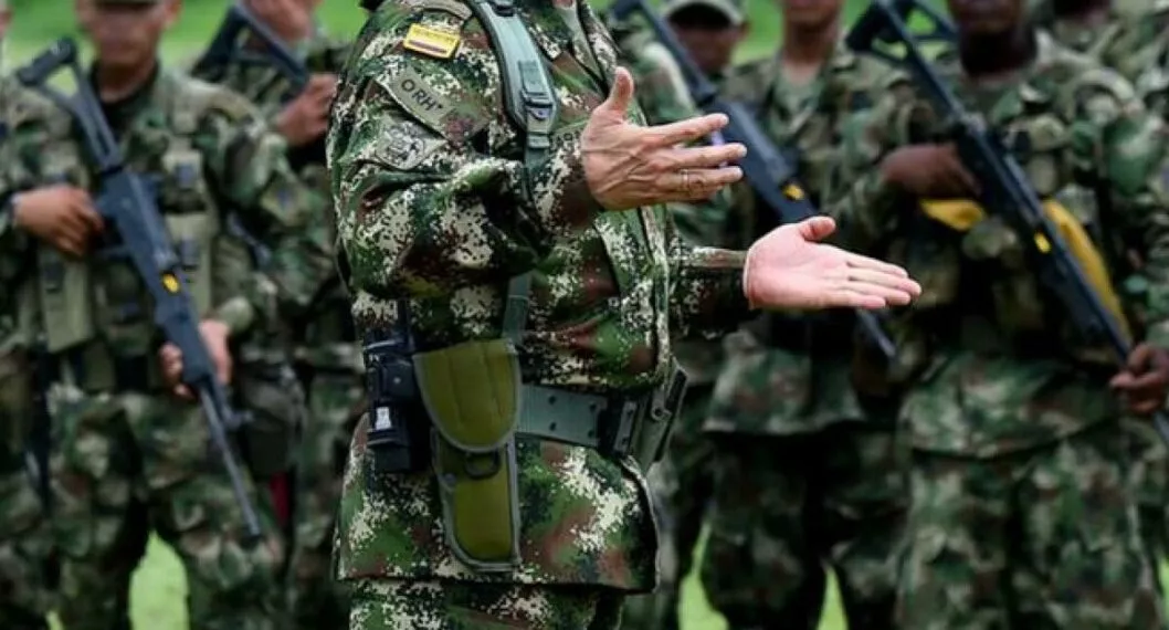 Capturan a mayor del Ejército cuando le entregaba dos fusiles a un civil en Bogotá