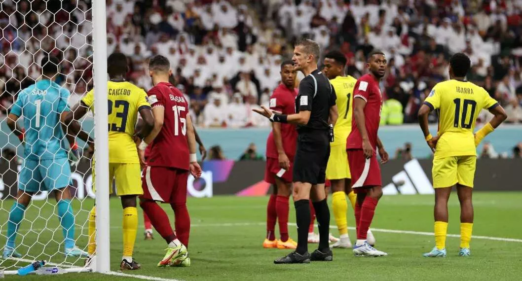 Foto de Catar vs. Ecuador, en nota de Qatar 2022: robo en gol anulado a Ecuador contra Catar, según usuarios en memes