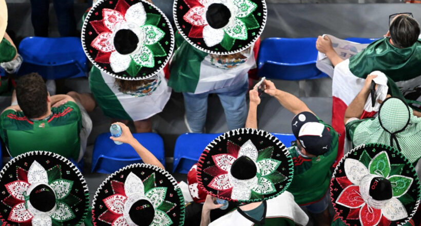 Los hinchas mexicanos coparon las tribunas en el Mundial de Qatar 2022 y se vistieron con disfraces alusivos a su cultura. 