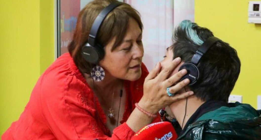 Alina Lozano fue criticada en redes por beso a novio 30 años menor