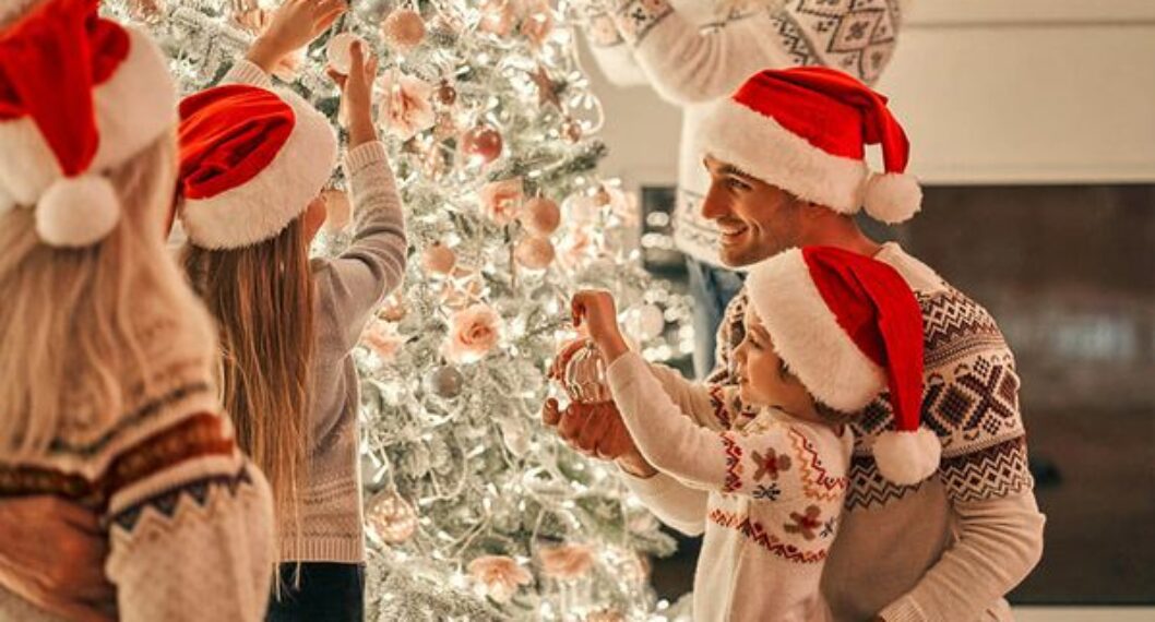 ¿Cómo decorar el árbol de Navidad? 3 ideas con las tendencias de moda 2022