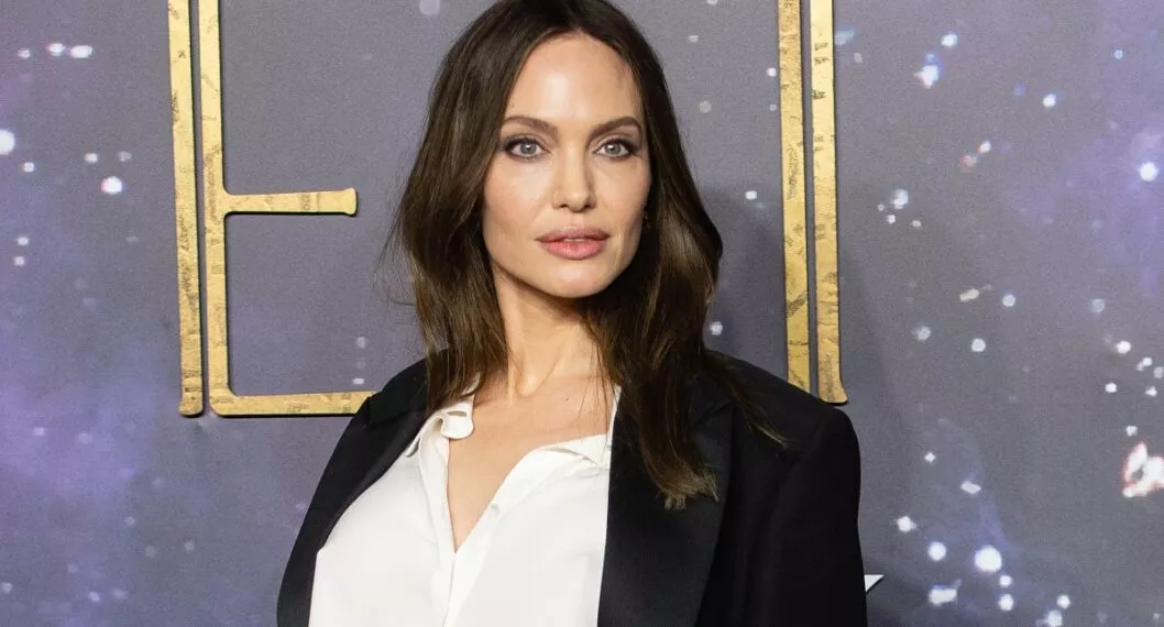 Angelina Jolie confesó en una entrevista que en su juventud intentó contratar a un sicario para que acabara con su vida, pero el sujeto le dijo que no. 