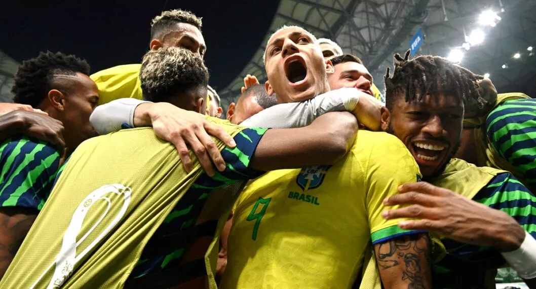 Brasil lidera grupo G del Mundial tras vencer Serbia.