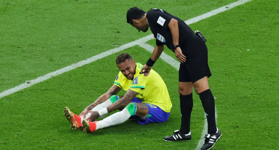 Neymar salió del partido Brasil vs. Serbia y terminó llorando por posible lesión.