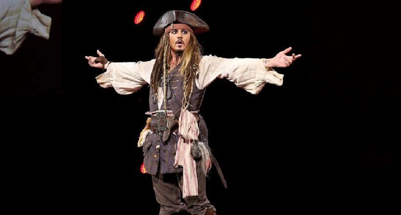 Foto del actor Johnny Depp vestido como Jack Sparrow a propósito de que estaría en nueva entrega de 'Piratas del Caribe'