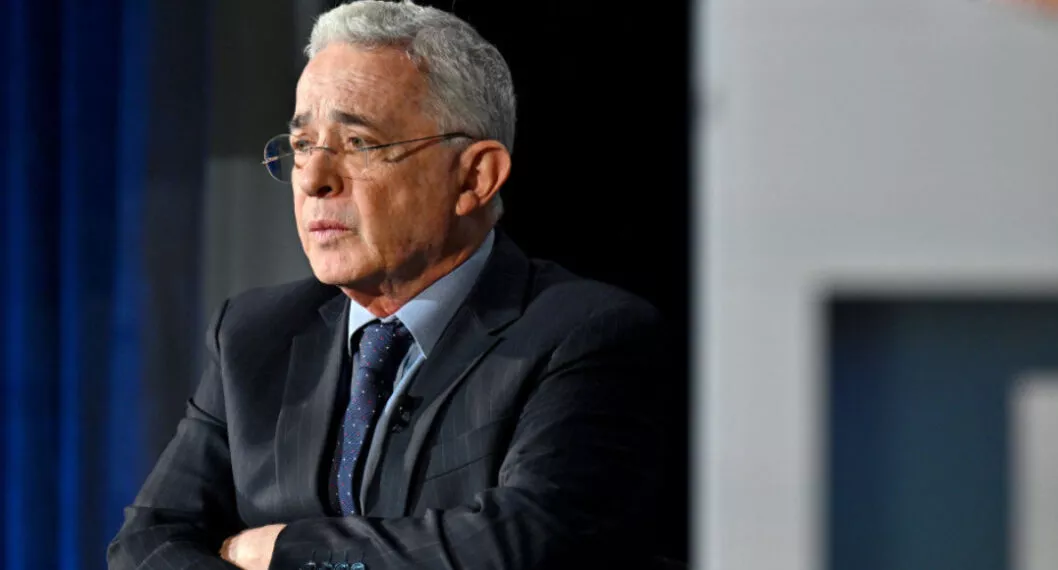 Para Fiscalía, resulta "imposible" demostrar que Álvaro Uribe cometió algún delito
