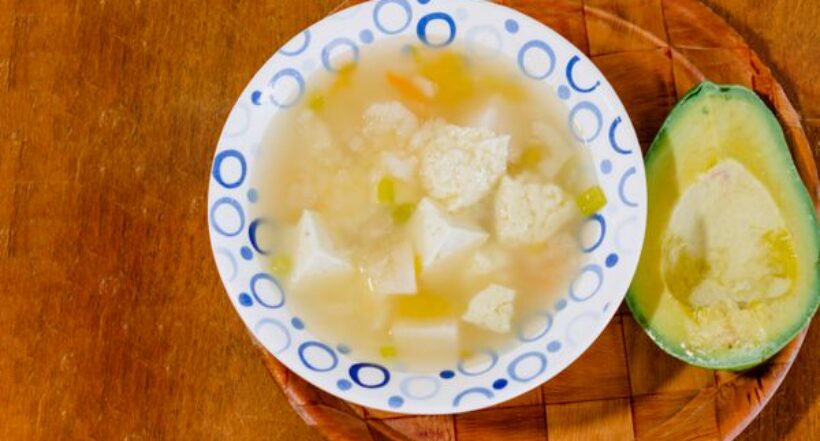 Receta de mote con queso y acompañamientos.