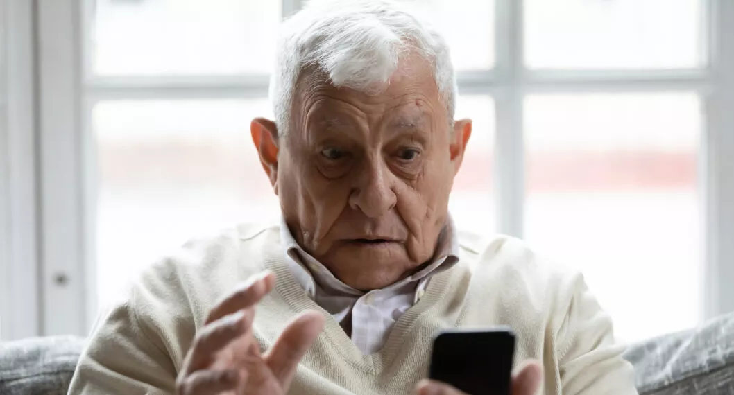 Video de reacción de abuelo que ve a su nieta bailar reguetón. 