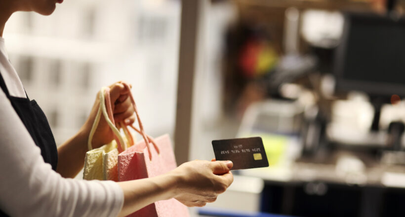Black Friday: 'tips' para usar la tarjeta de crédito sin endeudarse