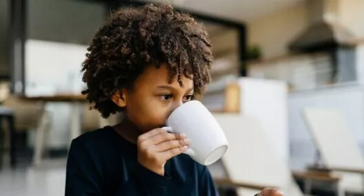 ¿Los niños pueden tomar café? Razones para limitar su consumo hasta los 12 años