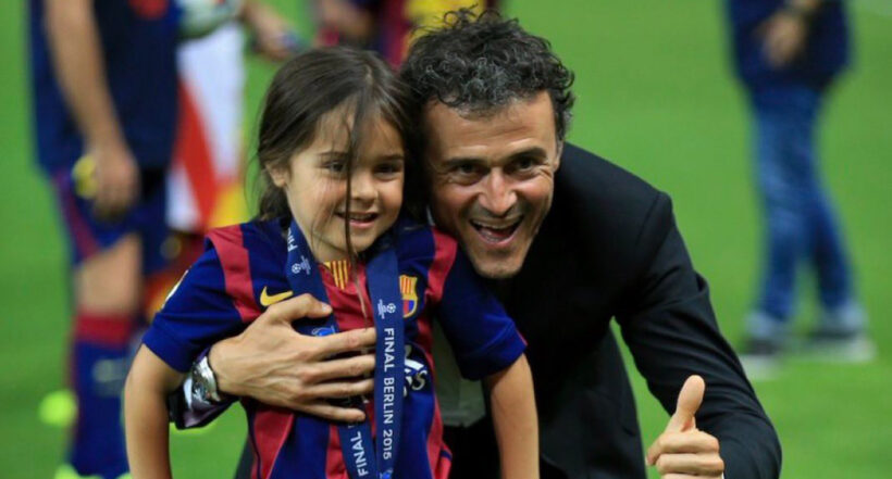 Luis Enrique homenajeó a su hija Xana antes del partido de España vs. Alemania. La pequeña fallecida hoy estaría cumpliendo 13 años. 