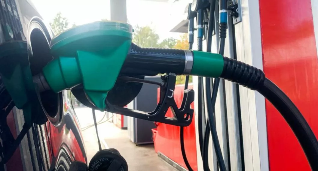 Foto de válvula de gasolina en un autoservicio a propósito de recomendaciones para ahorrar gasolina