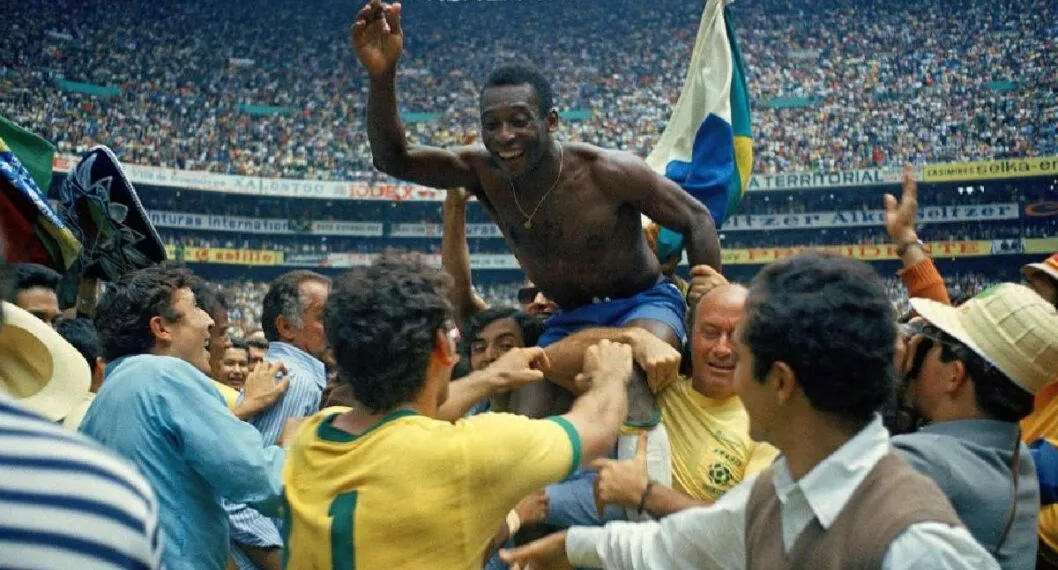 Foto de Pelé en México 70 a propósito de su complicado estado de salud