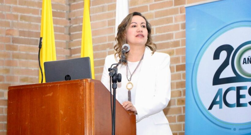 Ministra de salud, Carolina Corcho, tuvo embarrada idiomática en pleno anuncio y se la cobran duro por decir “hubieron”.