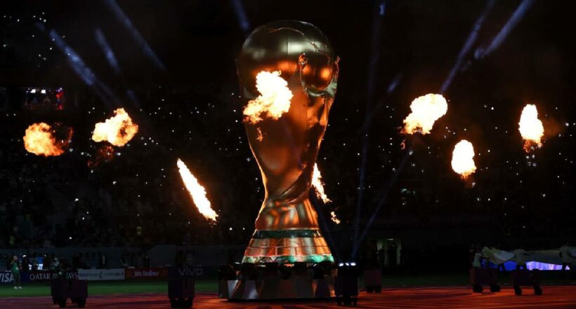 Foto de trofeo de Copa del Mundo a propósito de propuesta de Fifa para Mundial 2026