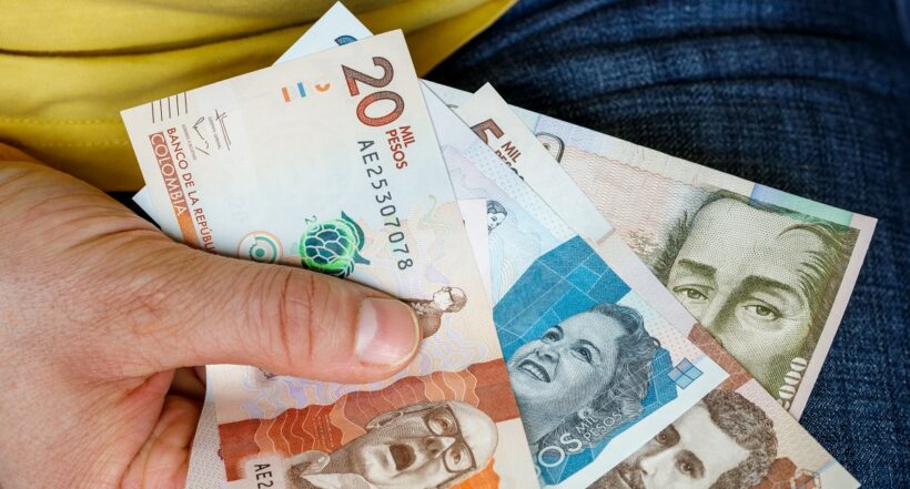 Imagen de dinero que ilustra nota; Bancos en Colombia y Superintendencia Financiera analizan jugadita