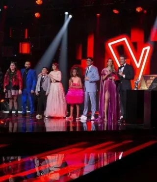 Andrés Cepeda y otros famosos en final de 'La voz kids', concurso que Caracol no dará en 2023 por una regla.