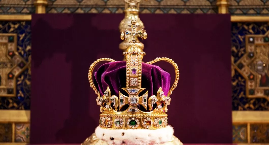 La corona de San Eduardo, que se usará para coronar al rey Carlos III  ahora está en “trabajo de modificación” para agrandarla. 