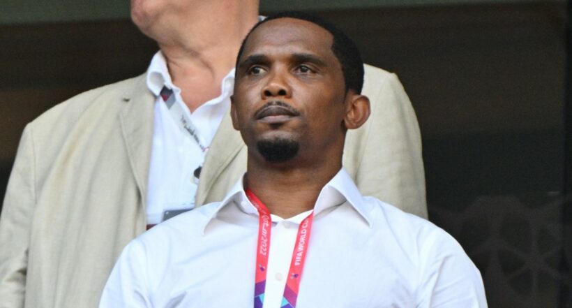 Samuel Eto'o le pegó a hombre que estaba en el Mundial Qatar 2022