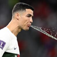 Cristiano Ronaldo, en nota de por qué futbolistas escupen el agua