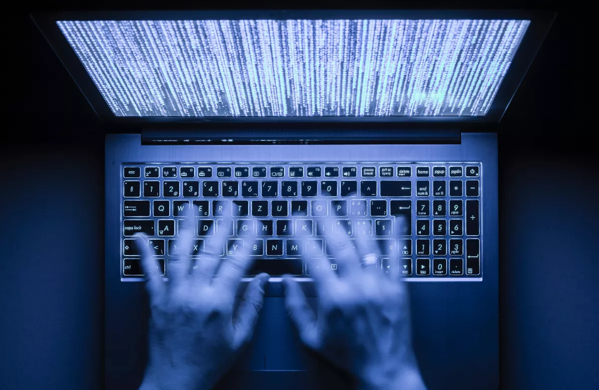 Ciberataques: qué es y cómo protegerse de un spyware  y evitar que le roben sus contraseñas.