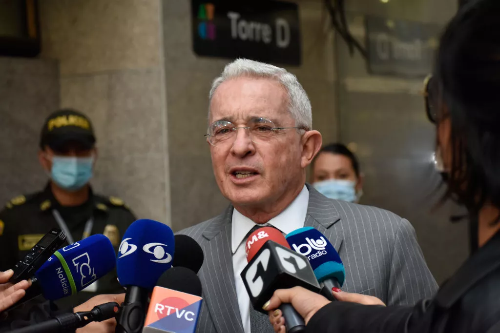 Álvaro Uribe Vélez, señalado de manipulación de testigos.