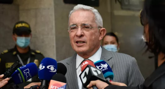 Álvaro Uribe Vélez, señalado de manipulación de testigos.