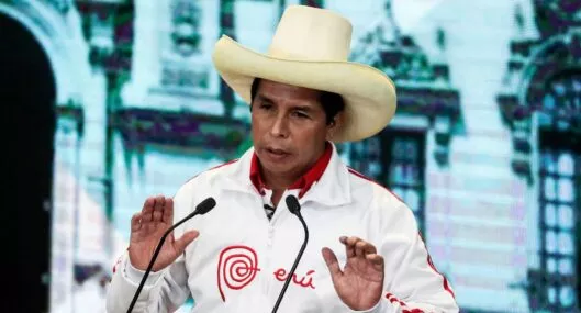 Perú: el presidente Pedro Castillo fue destituido por el Congreso, que votó la vacancia luego de que este intentara que no lo sacaran del cargo.