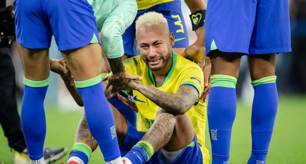 AL RAYYAN, QATAR - DECEMBER 09: Neymar of Brazil cries after the FIFA World Cup Qatar 2022 quarter final match between Croatia and Brazil at Education City Stadium on December 09, 2022 in Al Rayyan, Qatar. (Photo by Marvin Ibo Guengoer - GES Sportfoto/Getty Images)