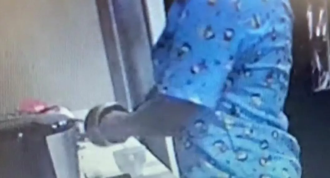 Empleada doméstica drogó a su jefe para desocuparle la casa: impactante video