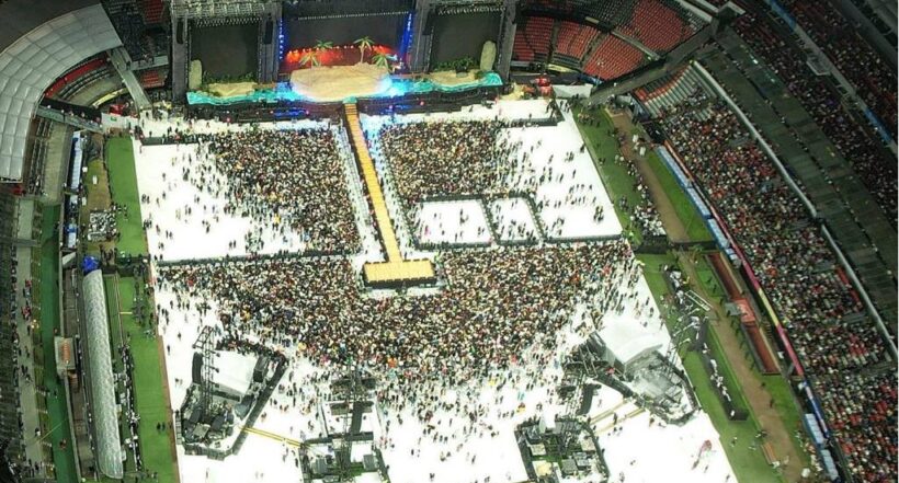 El campo del Estadio Azteca de México D.F. en el concierto de Bad Bunny, donde miles quedaron fuera por falsificación de boletas.