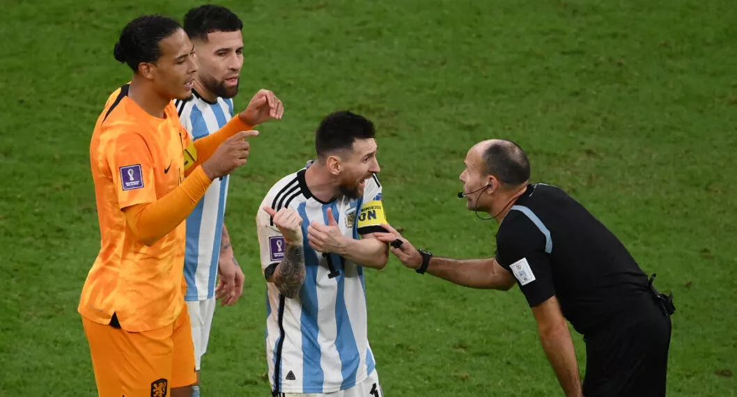 Fifa abrió investigación contra Argentina por la conducta de sus jugadores contra Países Bajos. Lionel Messi podría ser sancionado con un partido. 