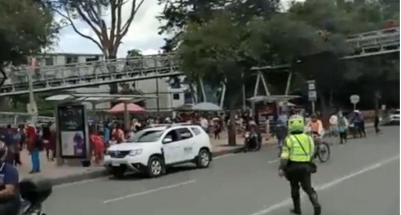 Bloqueos en calle 80 en Bogotá por parte de la comunidad indígena Embera, que tapó la calzada hacia la salida a algunos municipios de Cundinamarca.