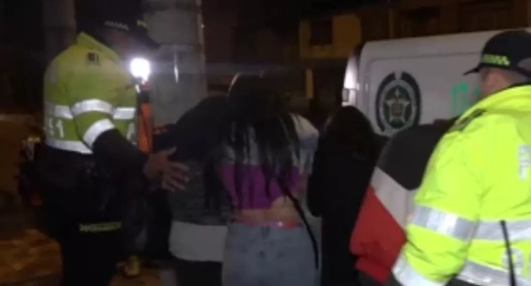 Desmantelan banda de mujeres que robaban buses del SITP, en Bogotá. Cuando fueron capturadas tenían en su poder cerca de 10 celulares. 