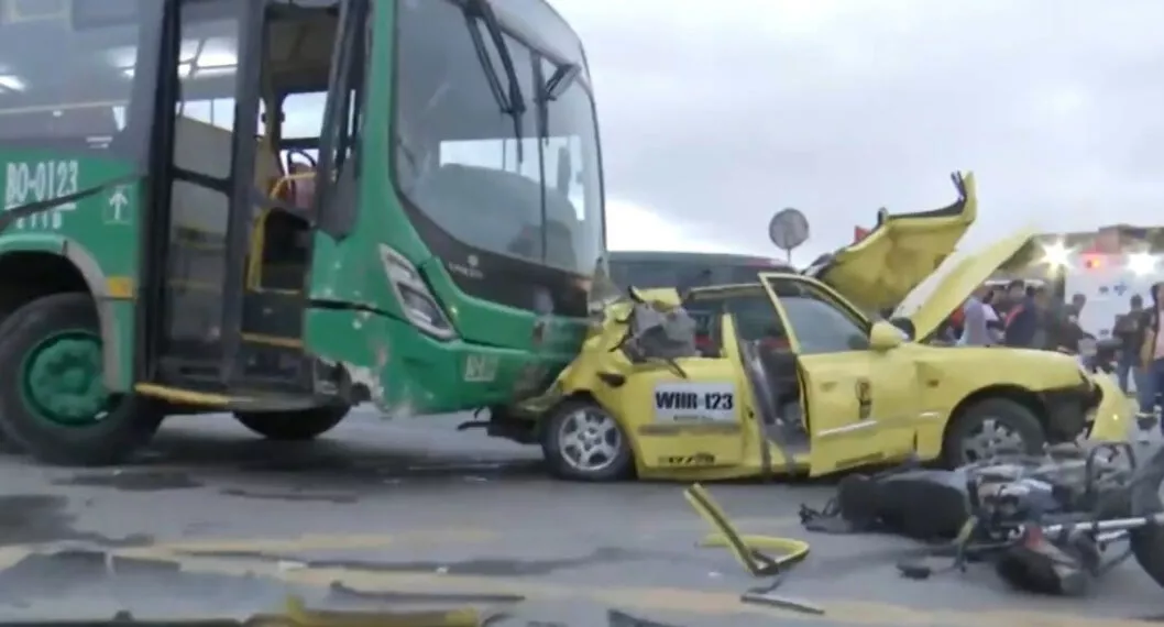 Accidente en Bogotá dejó 11 personas heridas y 7 vehículos afectados.